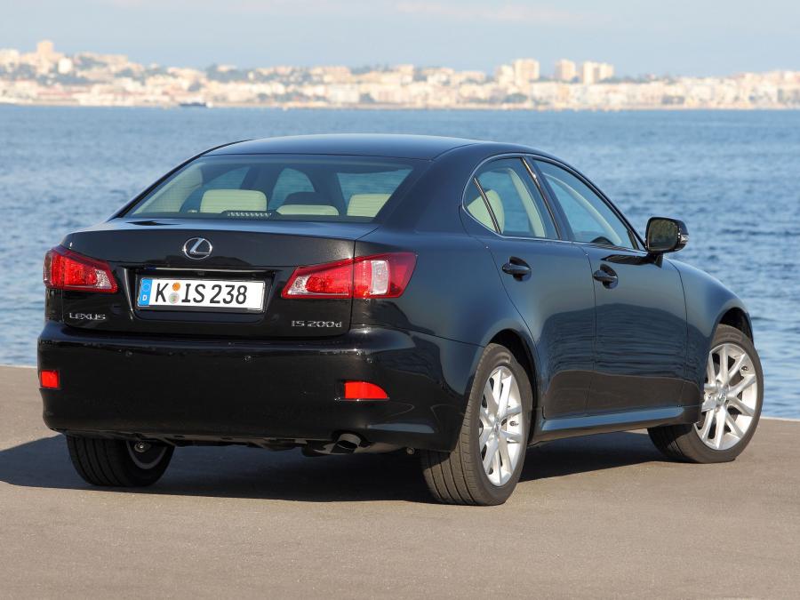  Lexus IS200d 2010 года  (фото 12 из 19)